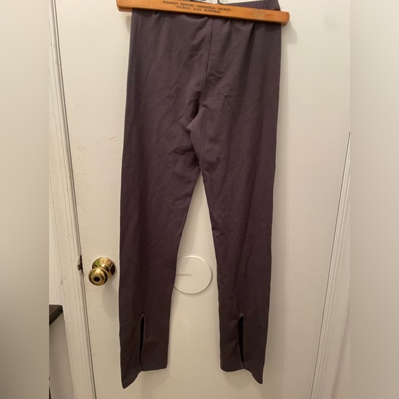 NWT SKIMS||Outdoor split hem legging , in Ash Pull on Pants Straight Leg Yoga S - Picture 4 of 9